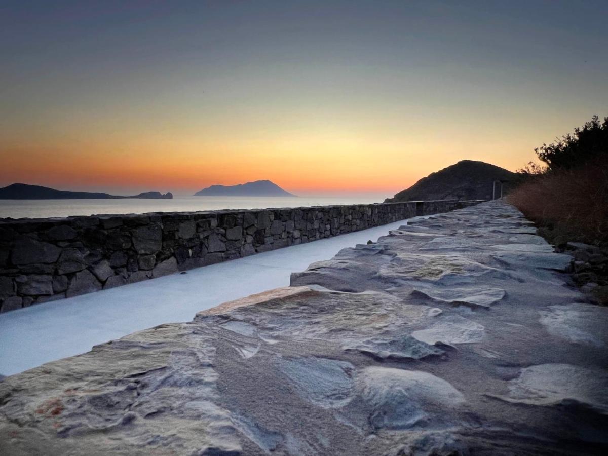 Echoes Milos Plaka  Bagian luar foto
